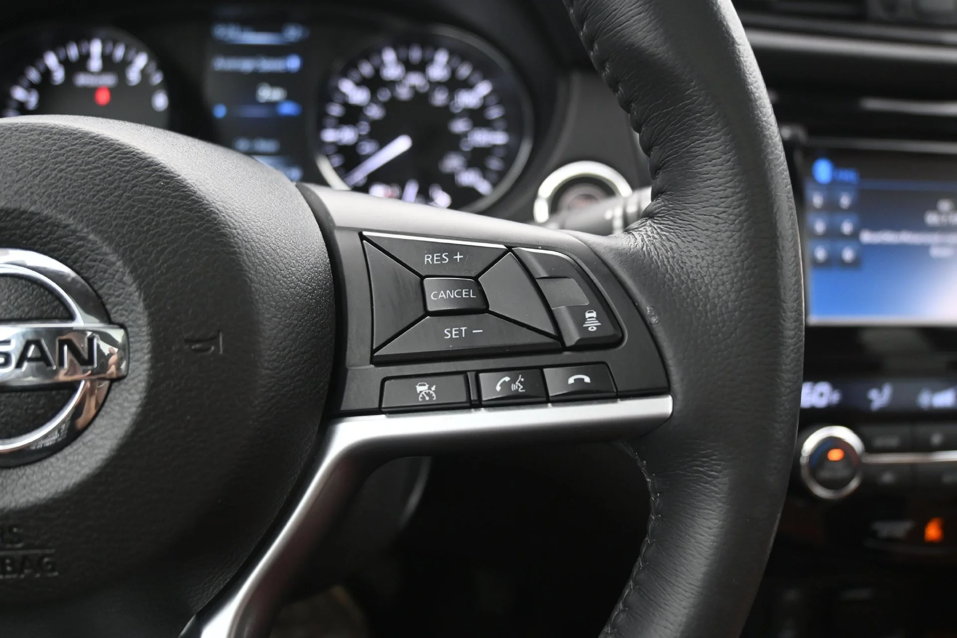 Used 2017 Caspian Blue Nissan SL image 25