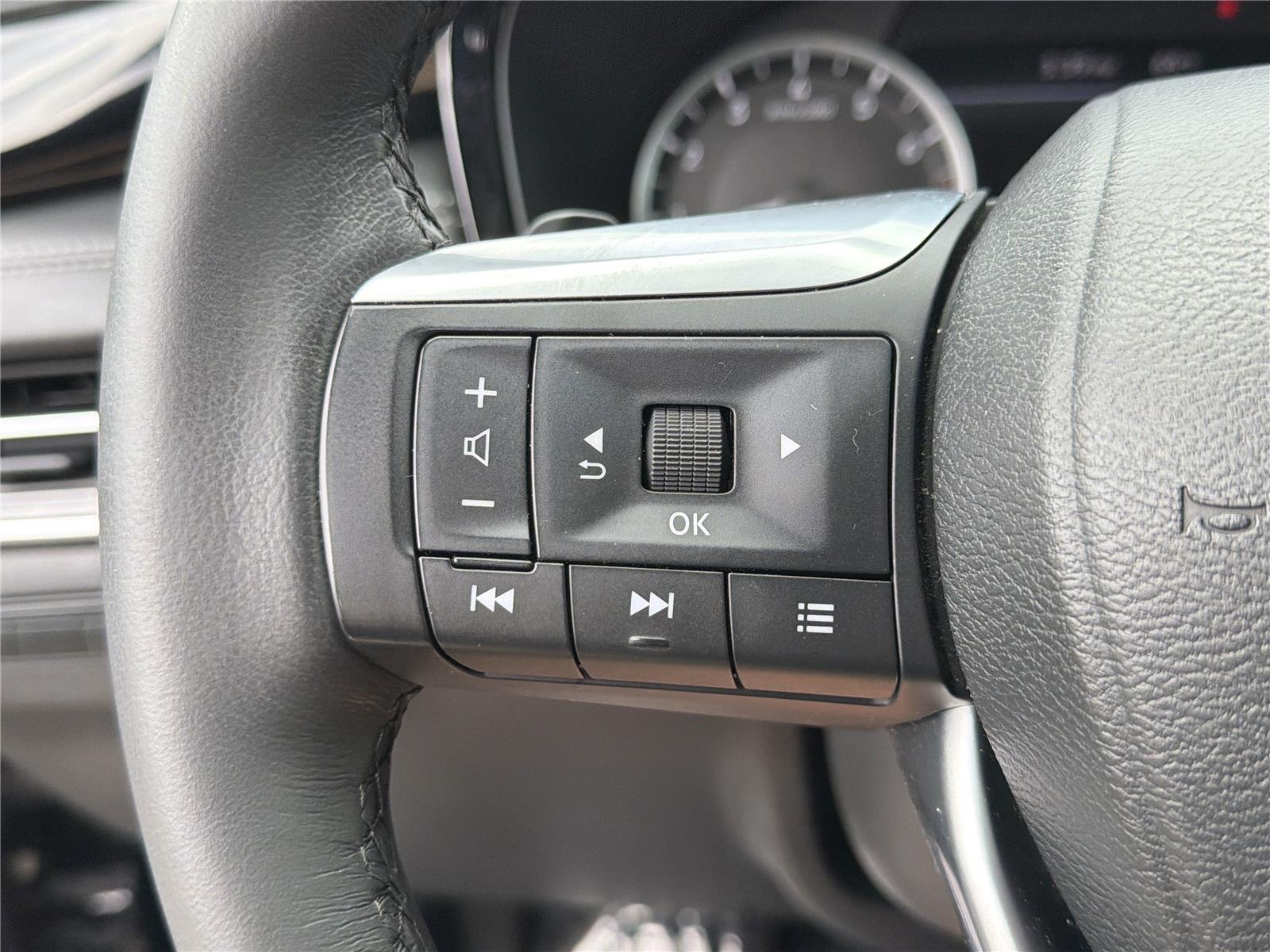 Used 2024 Mineral Black INFINITI PURE image 15
