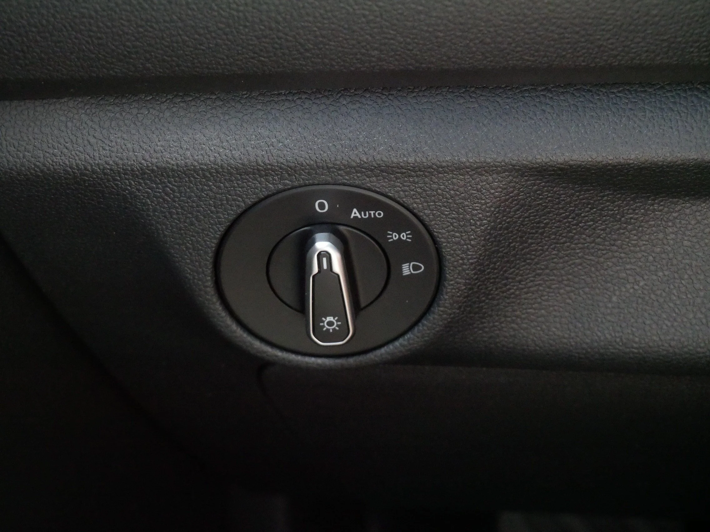 Certified Used 2024 Opal White Pearl Volkswagen SEL image 27