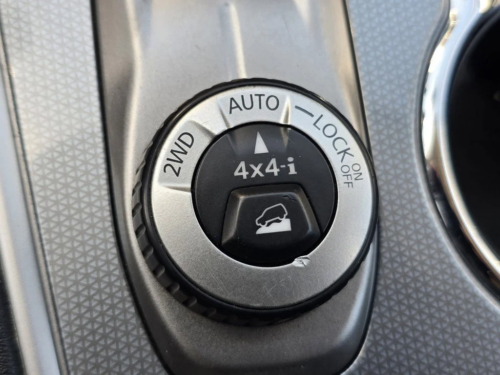 Used 2020 Brilliant Silver Metallic Nissan SL image 8