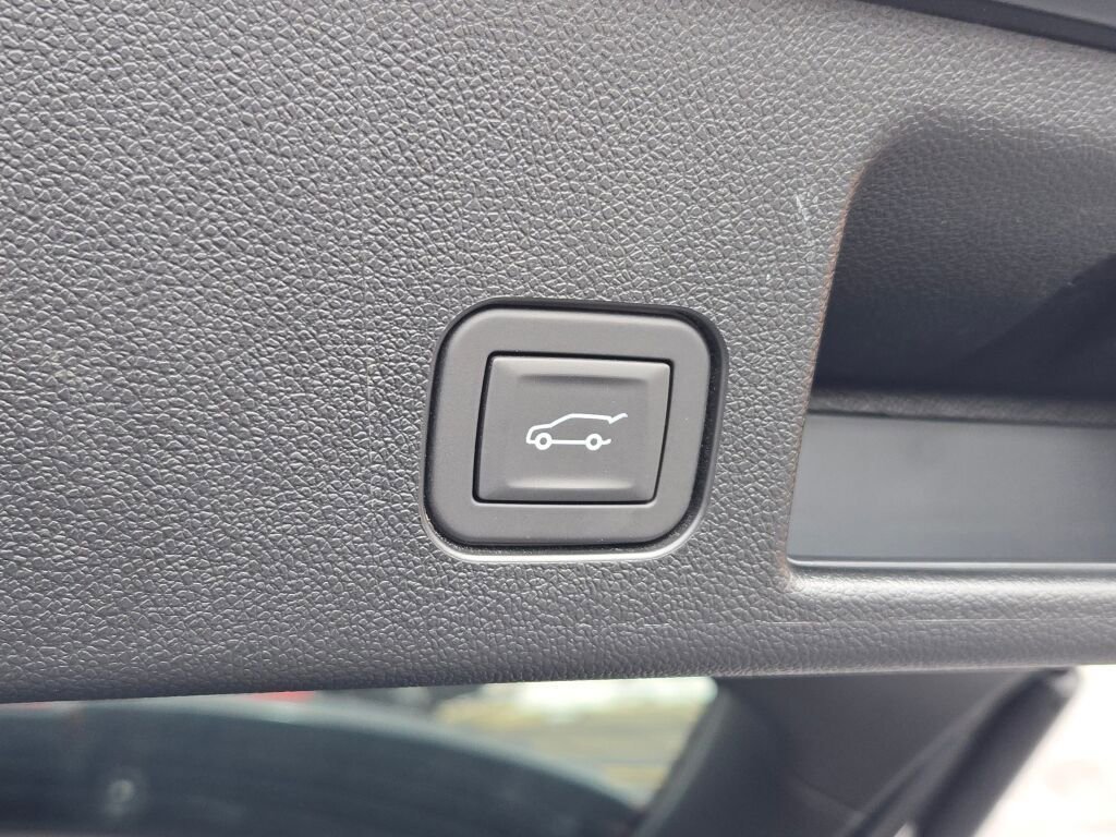 2025 Chevrolet Equinox EV RS - Photo 19