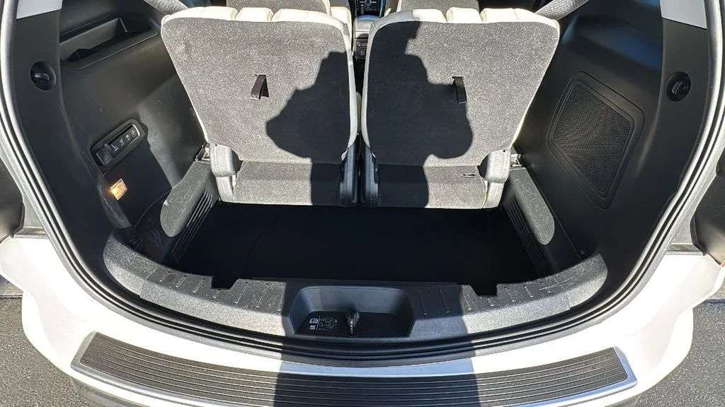 Used 2019 White Ford Platinum image 25