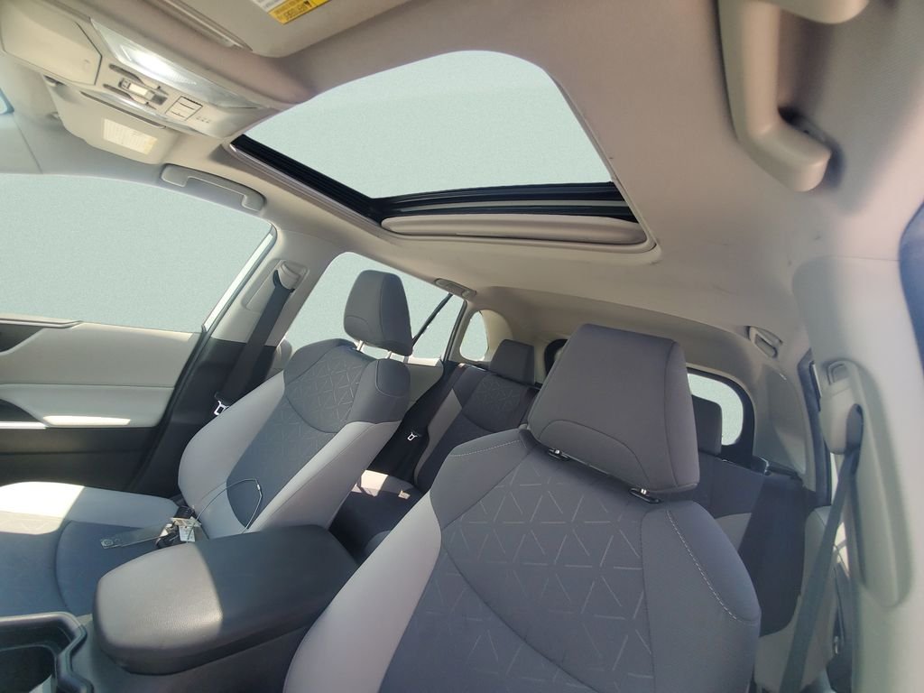 Used 2020 White Toyota XLE image 17