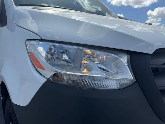 New 2026  Mercedes-Benz Crew 170 WB image 33
