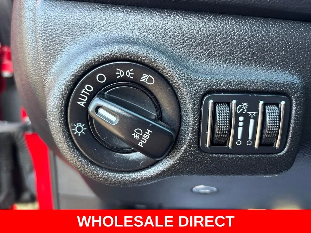 Used 2016 Red Dodge SXT image 15