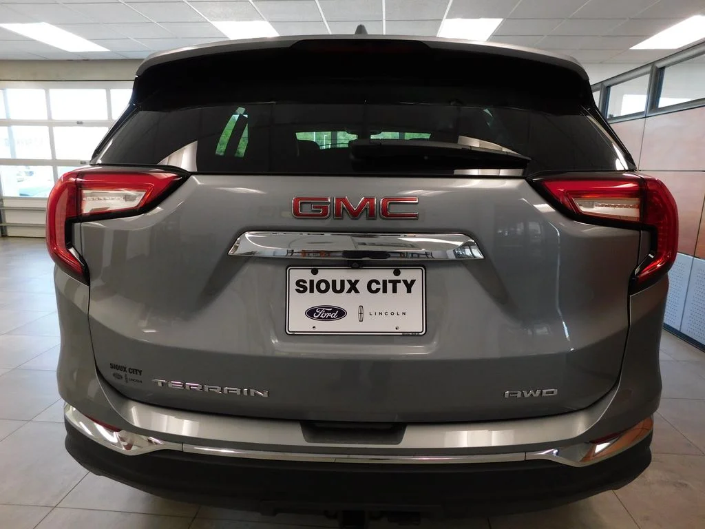 Used 2023 Sterling GMC SLT image 7
