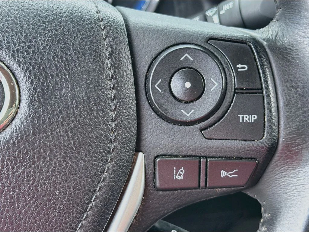 Used 2017 Slate Metallic Toyota L image 20