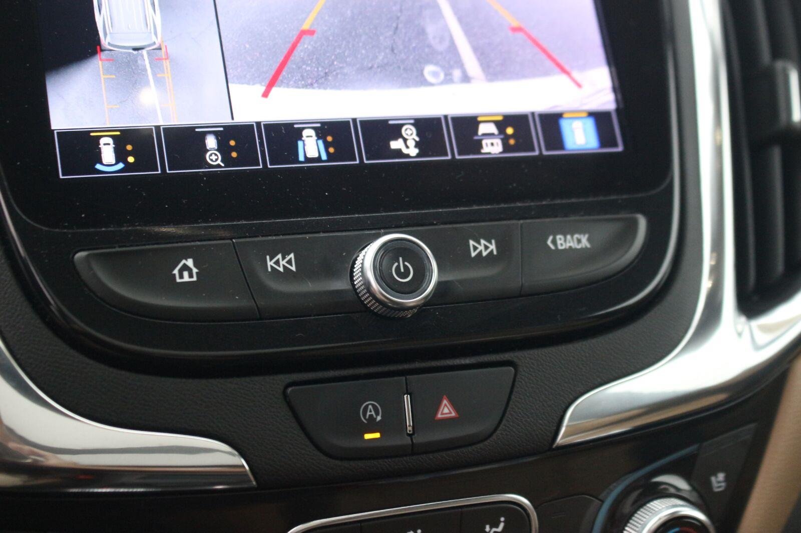 Used 2023 Iridescent Pearl Tricoat Chevrolet Premier image 26