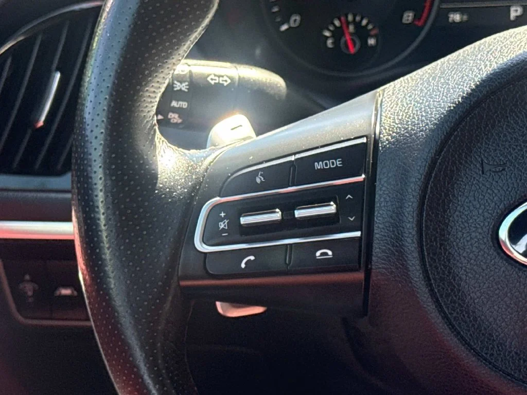 Used 2018 White Kia GT2 image 17