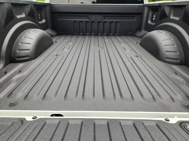 New 2026 Star White Metallic Tri-Coat Ford F-250® Lariat® image 46
