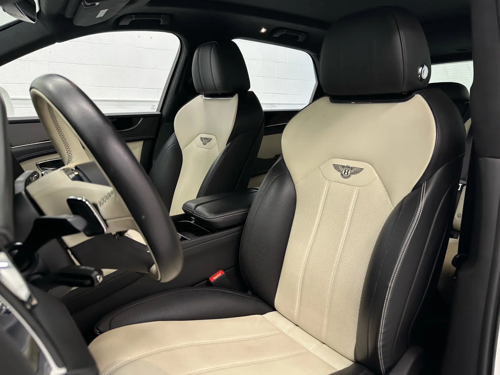 Used 2023 Glacier White Bentley V8 image 13