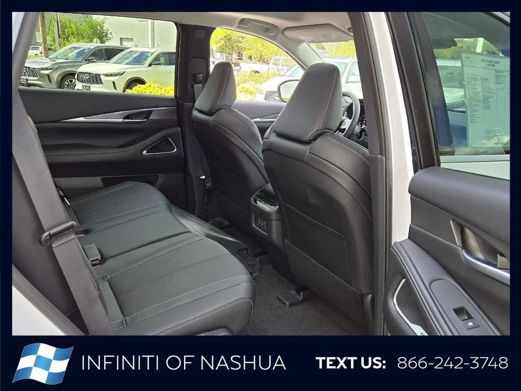 New 2027 RADIANT WHITE INFINITI Luxe AWD image 18