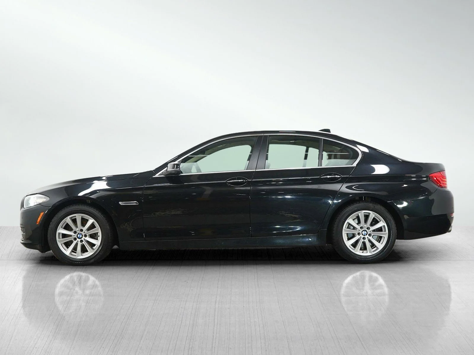 Used 2014 BMW 5 Series 528i with VIN WBA5A7C5XED620239 for sale in Burnsville, Minnesota