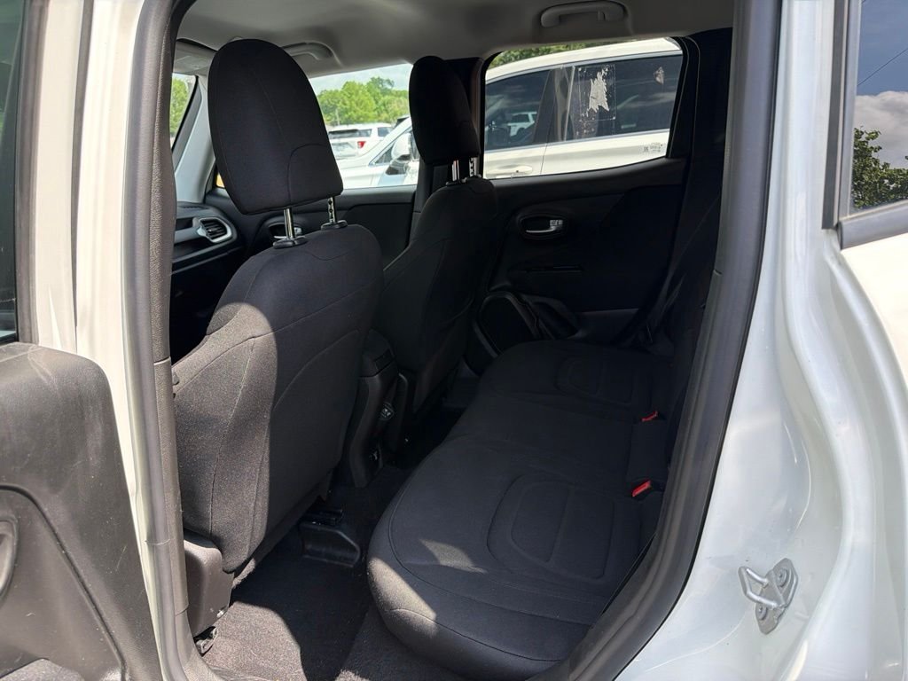 Used 2020 White Jeep Latitude image 12