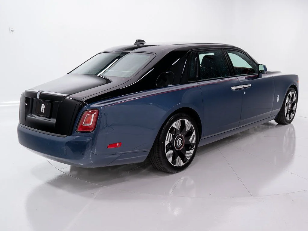 Used 2026 Black Diamond over Iguazu Blue Rolls-Royce  image 5