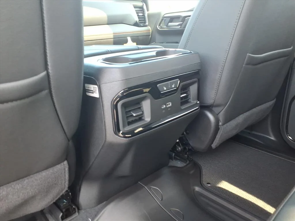 2026 GMC Sierra 2500HD AT4 - Photo 8