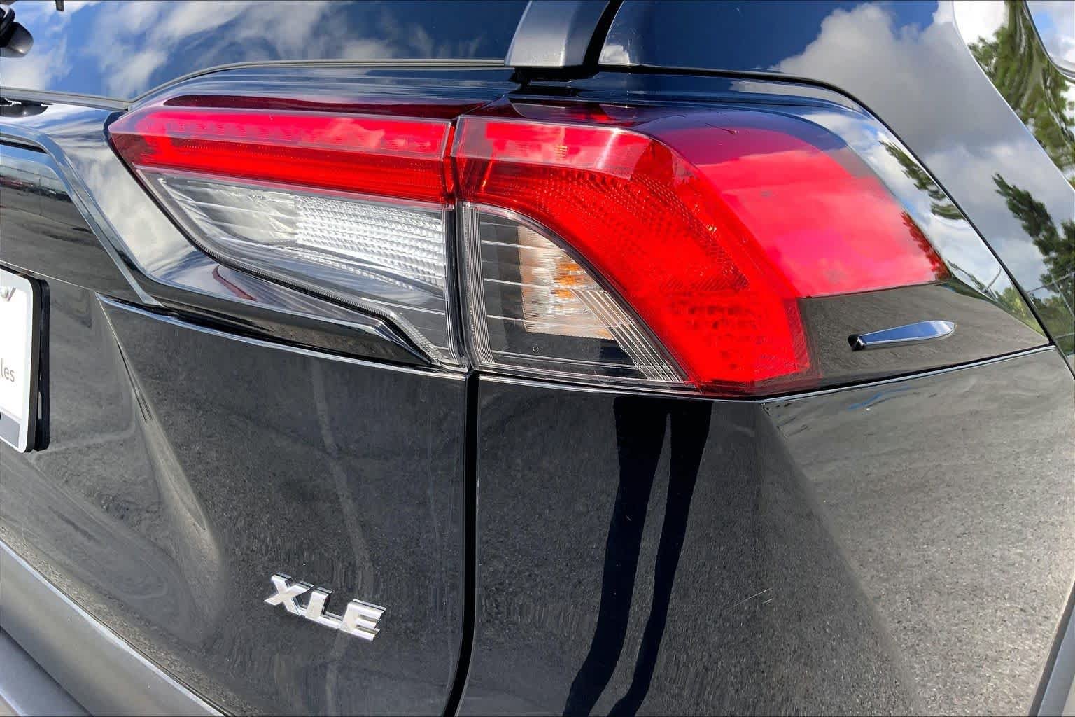 Used 2025 Midnight Black Metallic Toyota XLE image 30