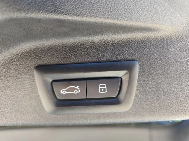 Used 2024 White BMW xDrive40i image 16