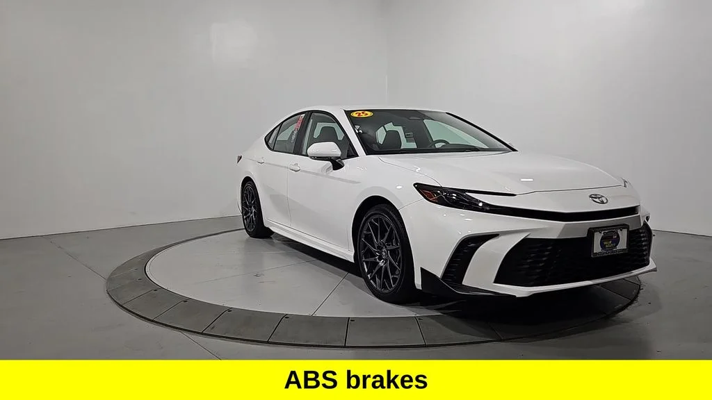 Used 2025  Toyota SE image 7