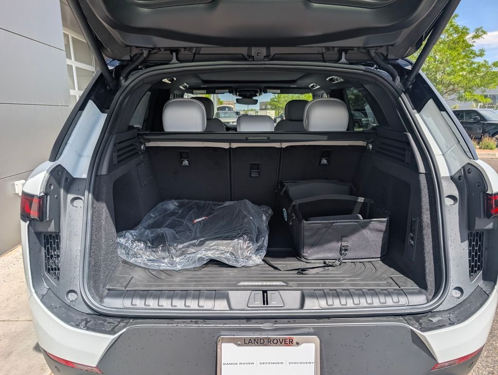 New 2026 Fuji White Land Rover SE image 17
