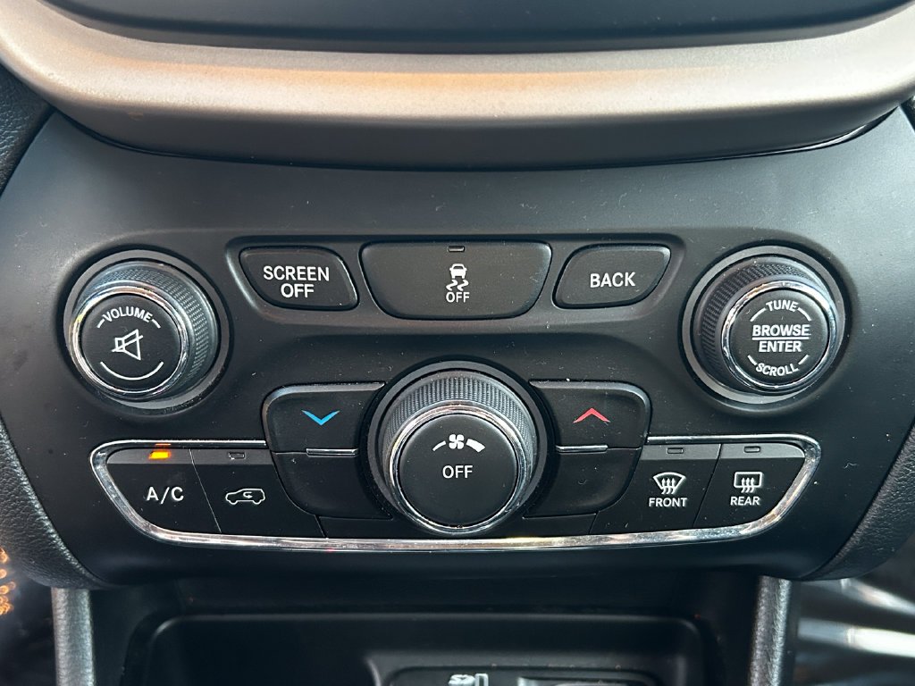 Used 2017 Billet Silver Metallic Jeep Latitude image 19