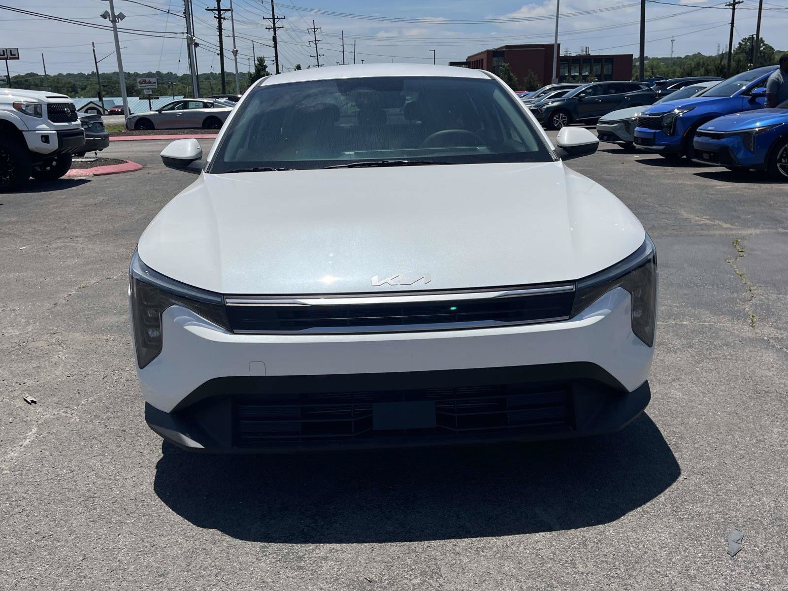 New 2026 Snow White Pearl Kia LXS image 2