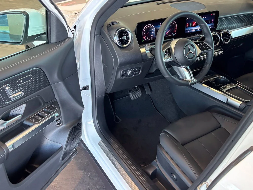 New 2026 White Mercedes-Benz GLB 250 image 14