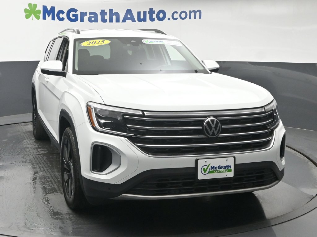 Used 2025 White Volkswagen 2.0T SE w/Technology image 5