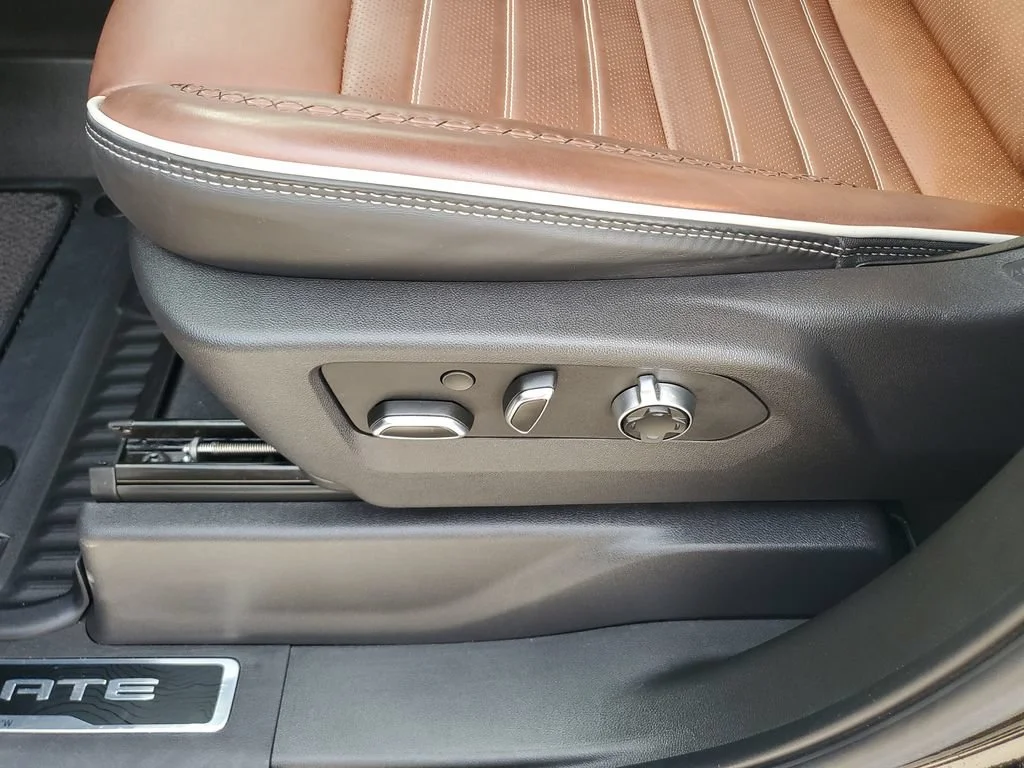Used 2024 Onyx Black GMC Denali Ultimate image 16