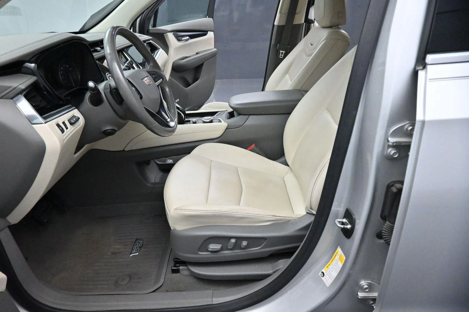 Used 2020 Radiant Silver Metallic Cadillac AWD Premium Luxury image 15