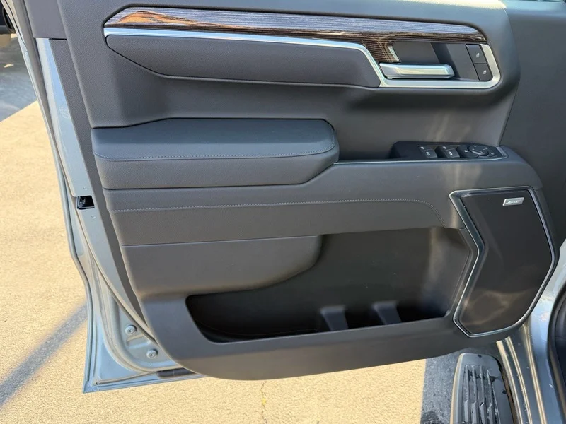 New 2026 Sterling Metallic GMC Elevation image 18