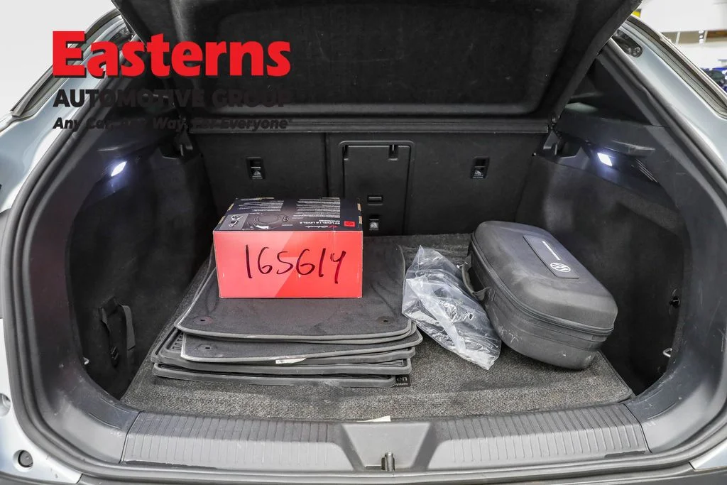 Used 2021 Silver Volkswagen Pro S image 19