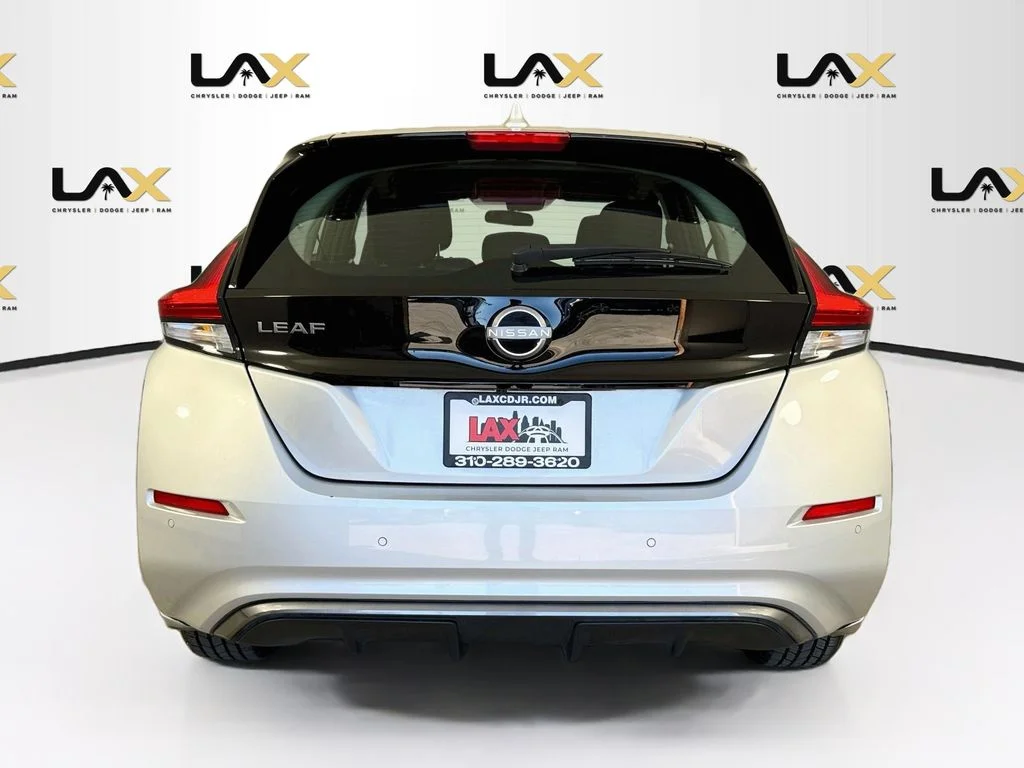 Used 2023 Silver Nissan S image 6