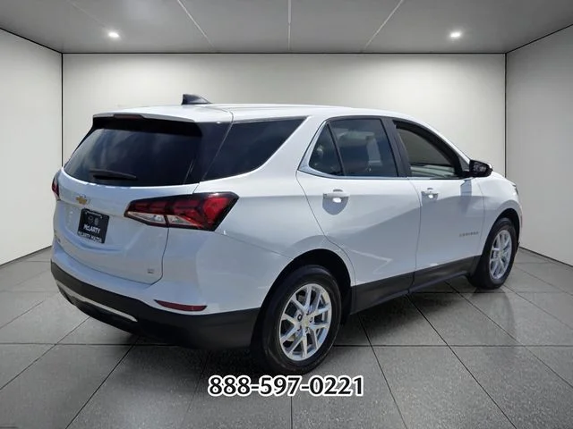 Used 2023 Summit White CHEVROLET LT image 5