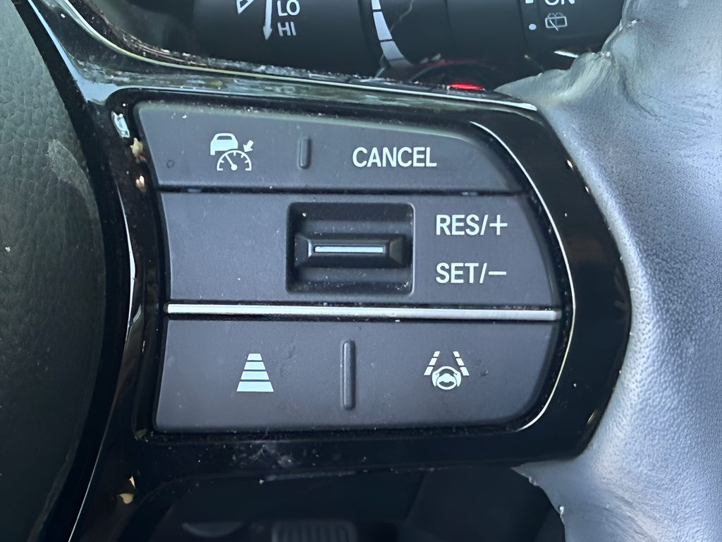 Used 2023 White Honda EX-L image 16