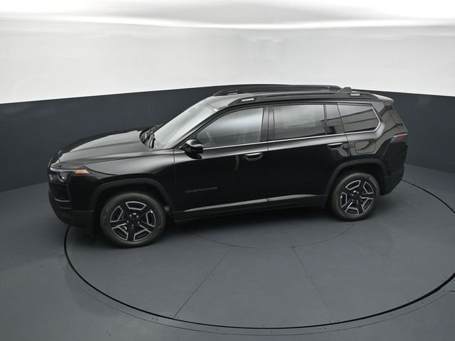 New 2026 Diamond Black Crystal Pearl-Coat Exterior Paint Jeep Laredo image 18
