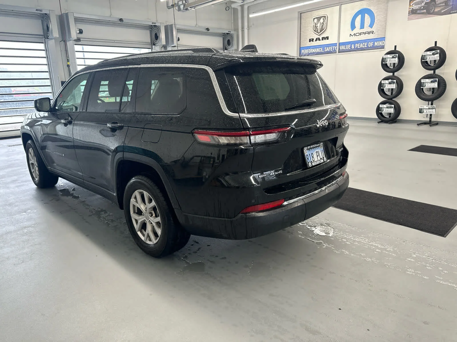 Used 2021 Diamond Black Crystal Pearlcoat Jeep Limited image 7