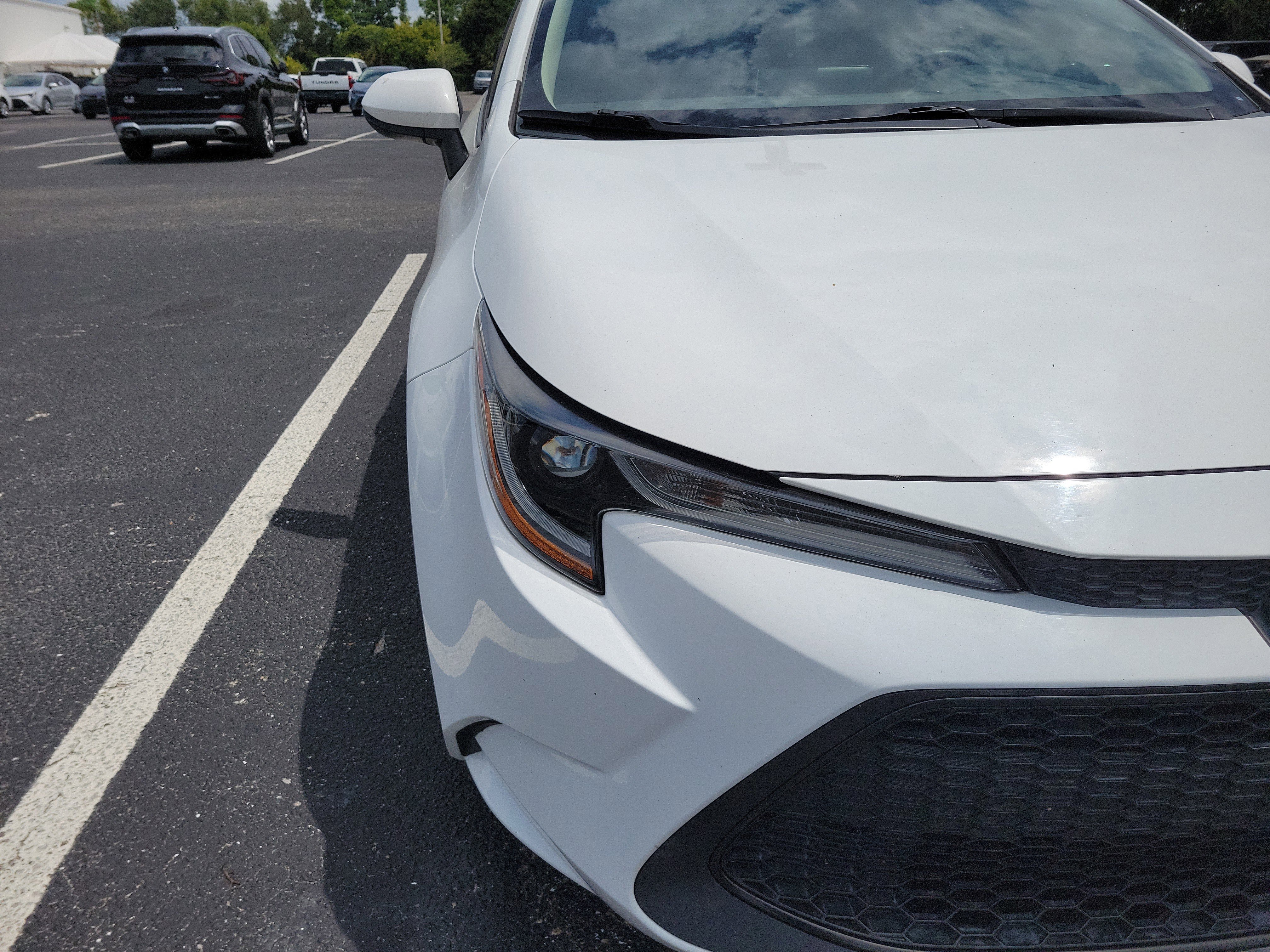 Used 2020 Super White Toyota LE image 6