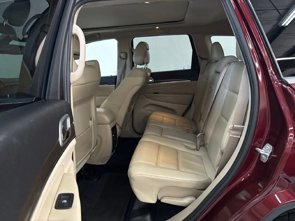 Used 2018 Velvet Jeep Limited image 16