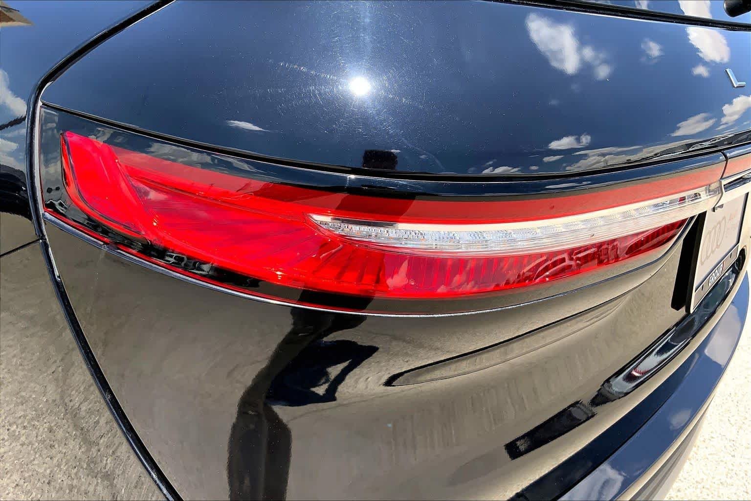 Used 2022 Infinite Black Metallic Clearcoat Lincoln Reserve image 27