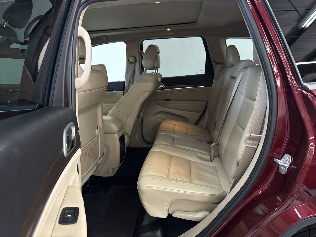 Used 2018 Velvet Jeep Limited image 16