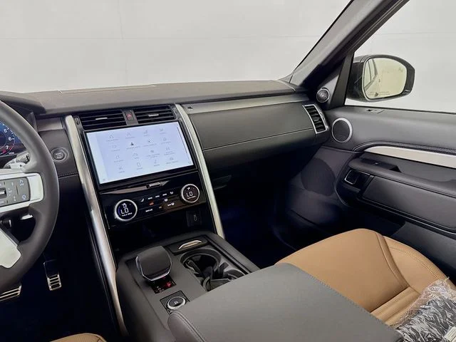 New 2026 Brown Land Rover Dynamic SE image 26