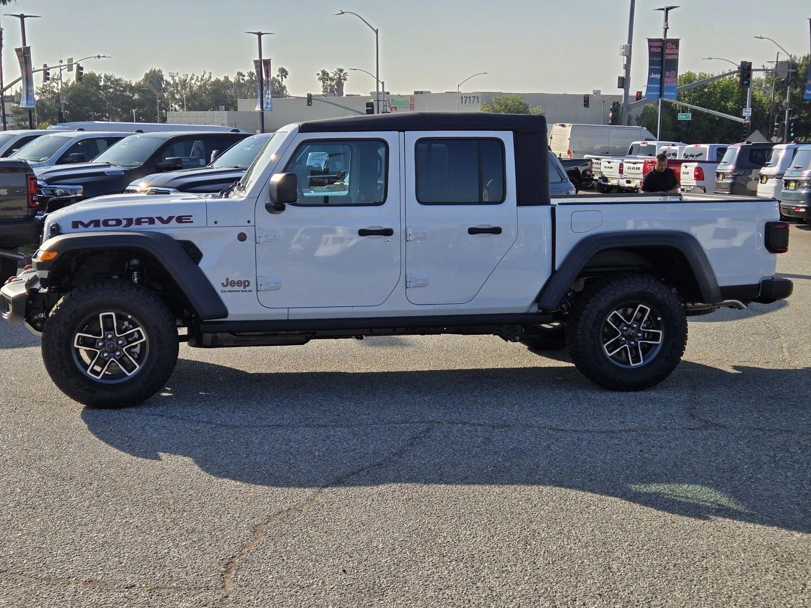New 2026 Bright White Clear-Coat Exterior Paint Jeep Mojave image 4
