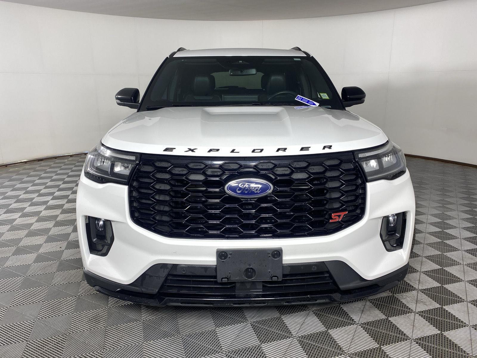 Used 2025 Star White Metallic Tri-Coat Ford ST image 5