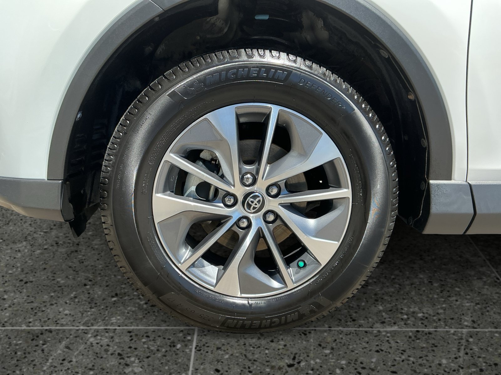 Certified Used 2018 SUPER_WHITE Toyota Hybrid XLE image 14