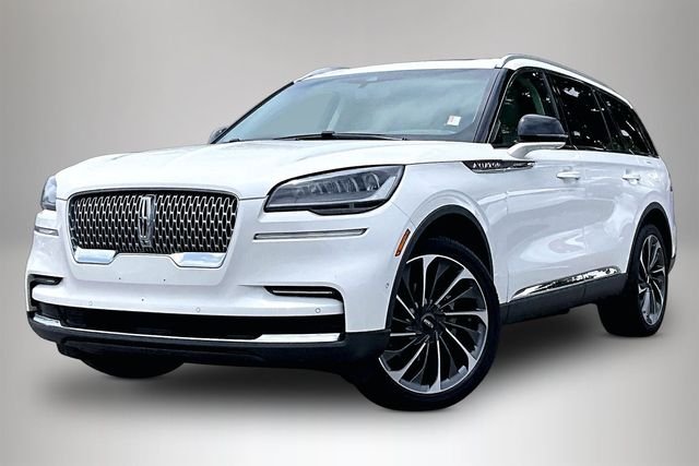 Used 2023 White Lincoln Reserve image 2