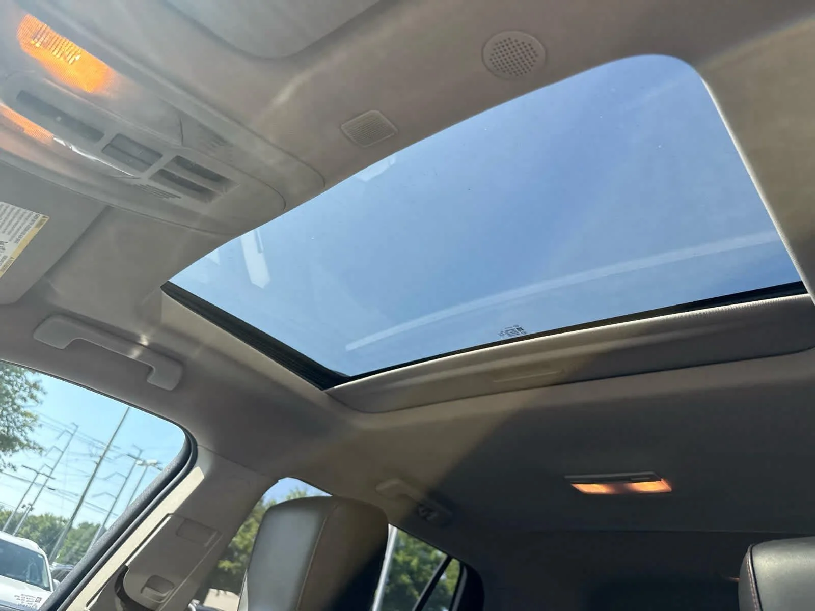 Used 2017 Dark Sapphire Blue Metallic GMC SLT image 18