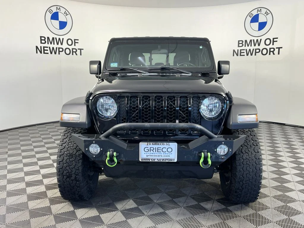 Used 2020 Black Jeep Sport image 4