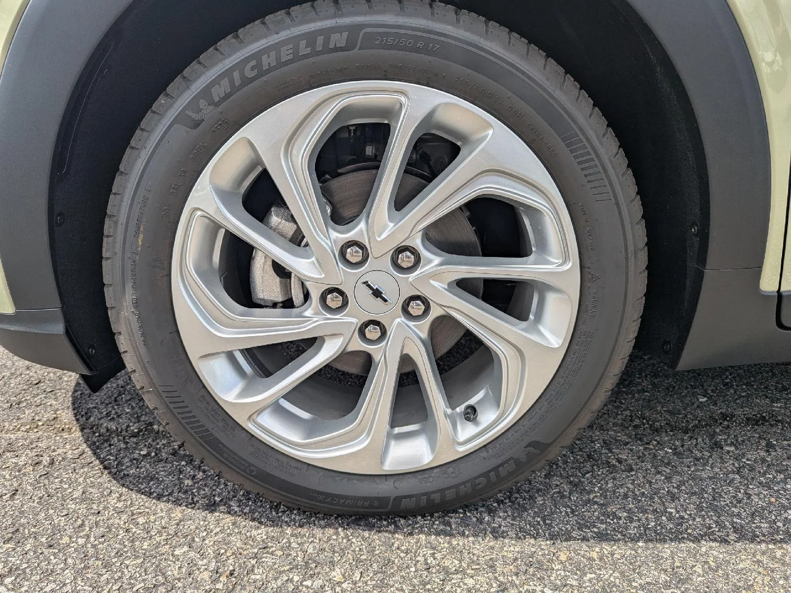 2027 Chevrolet Bolt LT - Photo 34