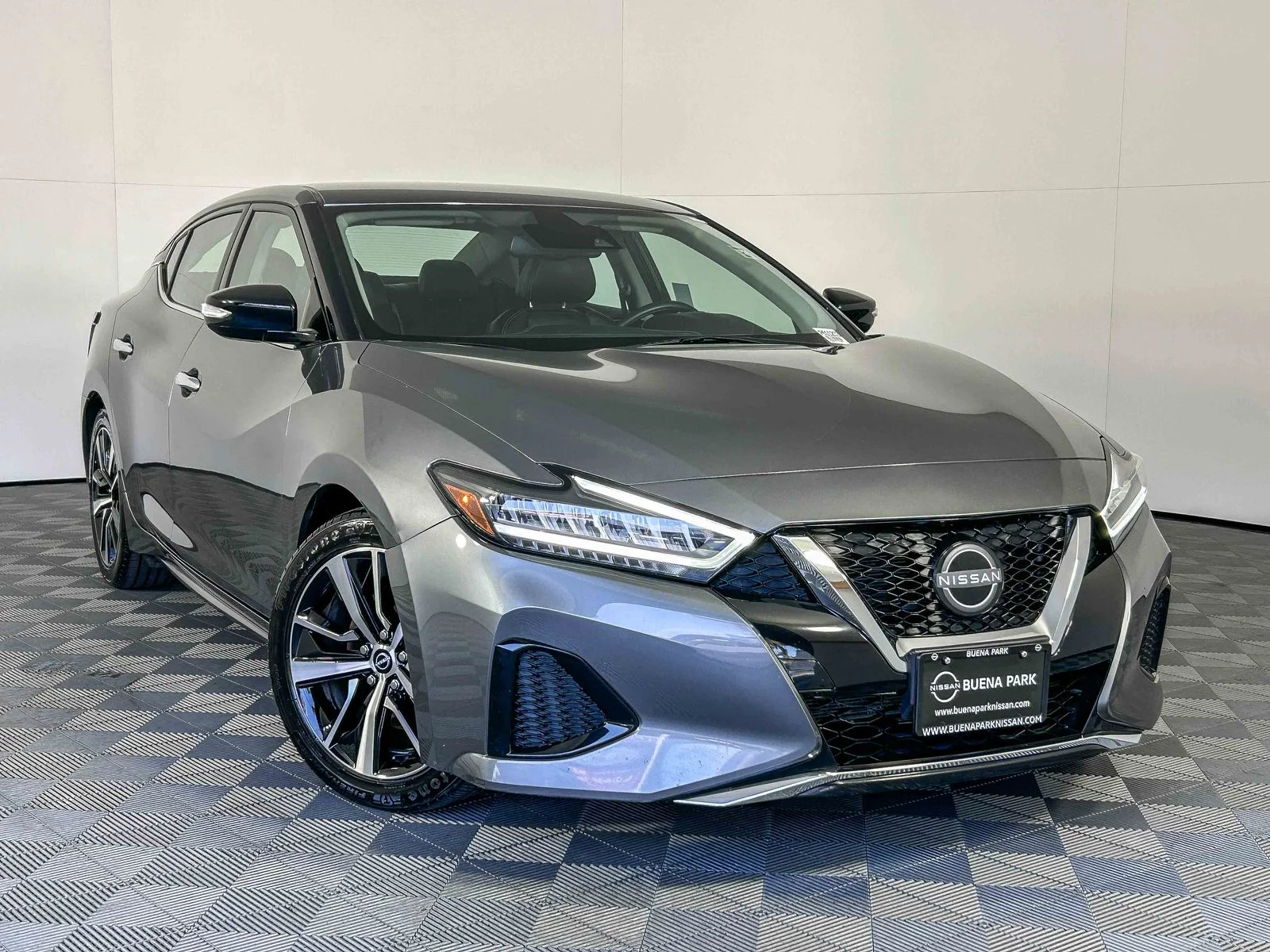 2023 Nissan Maxima SV's photo